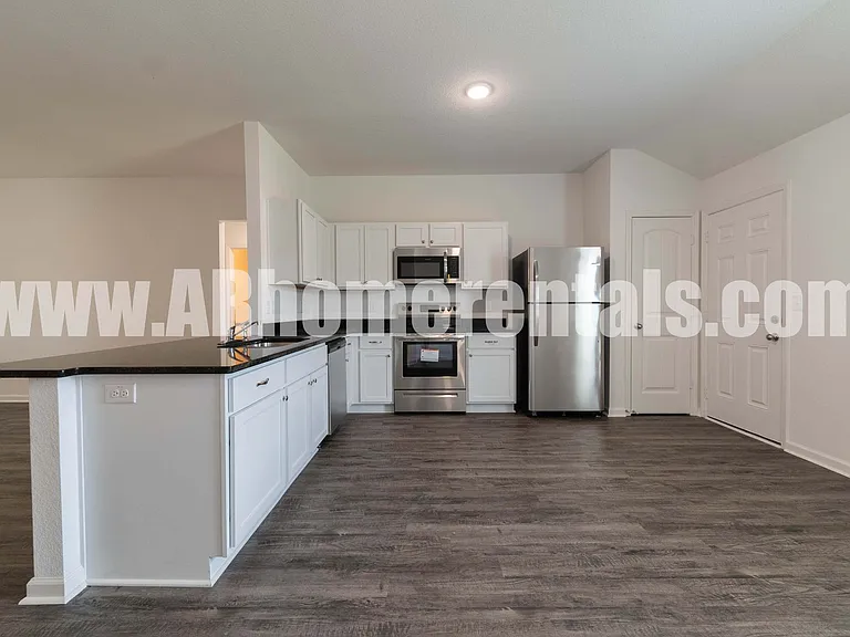1125 Gallery Dr — Photo 3