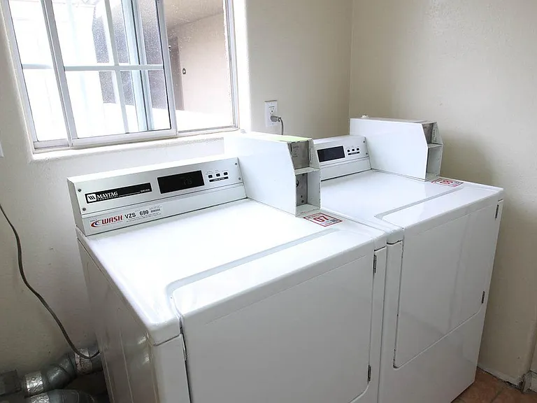 Canoga Luxury Apartments — Photo 11