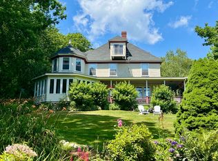 33 Sea View Dr, Lincolnville, ME 04849
