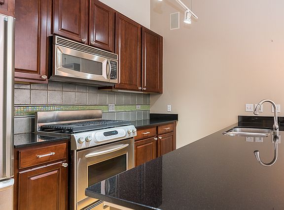 2nd image of 1735 N Paulina St APT 206