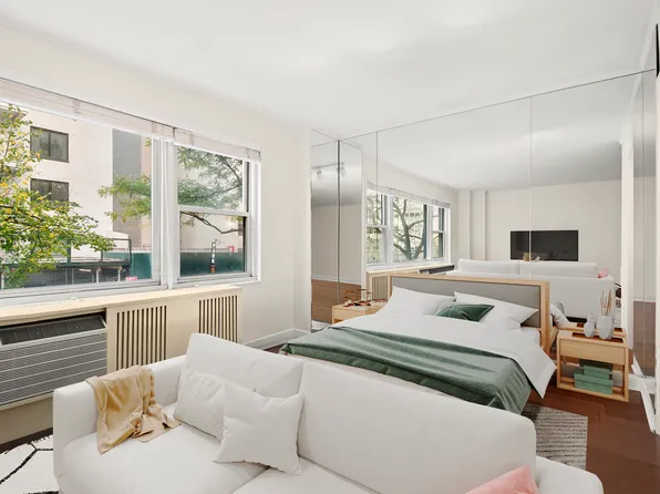 167 East 67th Street image 4 of 11