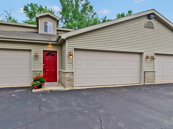 1497 Arctic Ct, Suamico, WI 54173