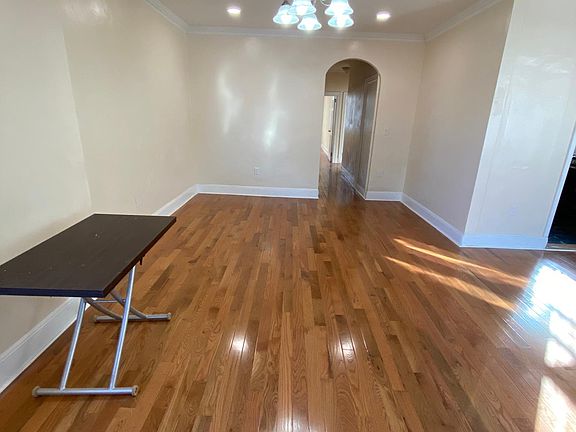 3rd image of 2518 Avenue W #1