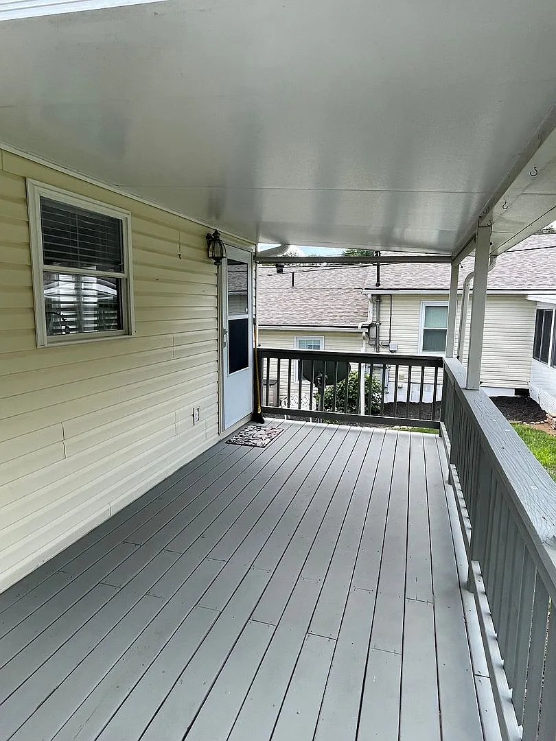 Three-Bedroom Two Bath Townhome in Charleston Cross Lanes Area — Photo 3