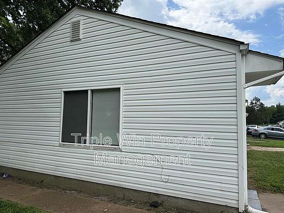 3rd image of 442 Mueller Ave