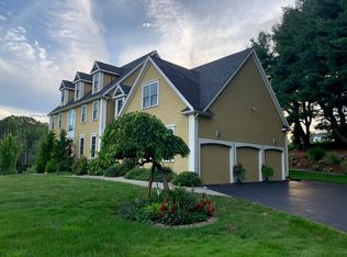 17 W Millbury Rd, Sutton, MA 01590