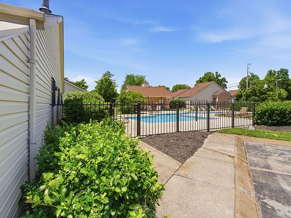 4th image of 301 Laurel Hill Dr