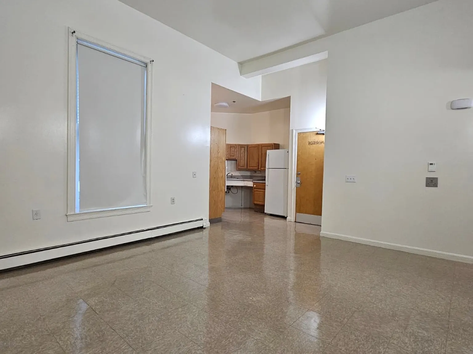 2 bed, 600 sqft, $2,400 — Photo 3