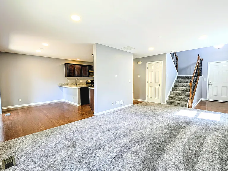 2540 Carlisle Ln — Photo 6