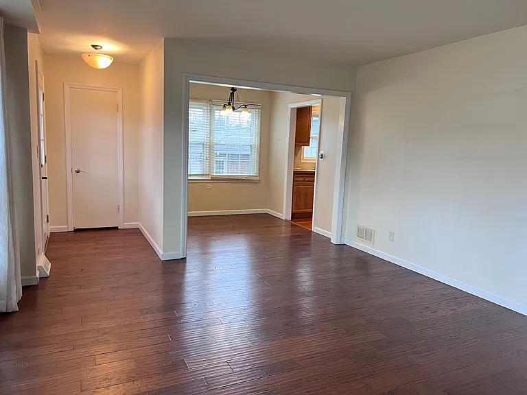 1552 Woodlawn Ave SE — Photo 6