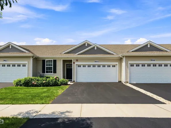 944 Darwin St, North Aurora, IL 60542