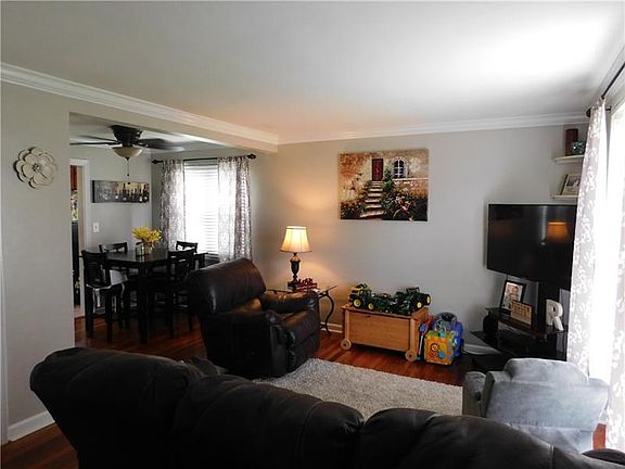 2nd image of 225 E Metzger Ave