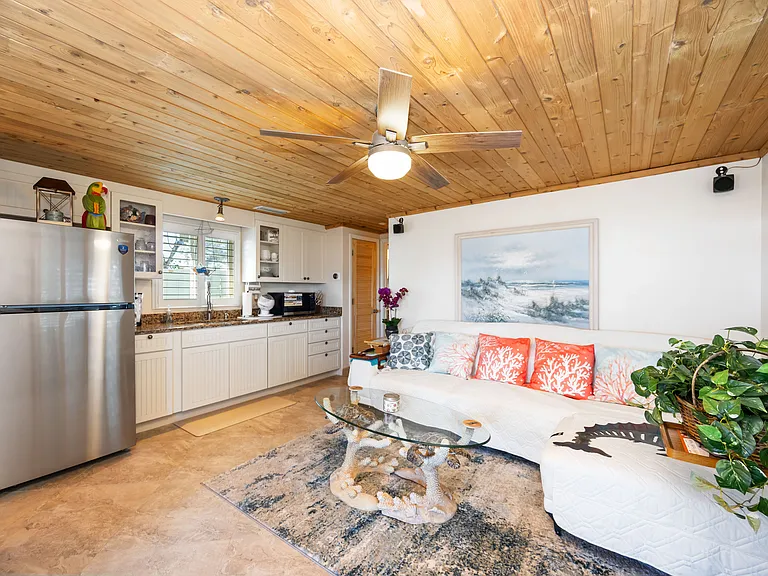 OWNERS FIRST FLOOR BUNGELOW IMMACULATE CONDITION