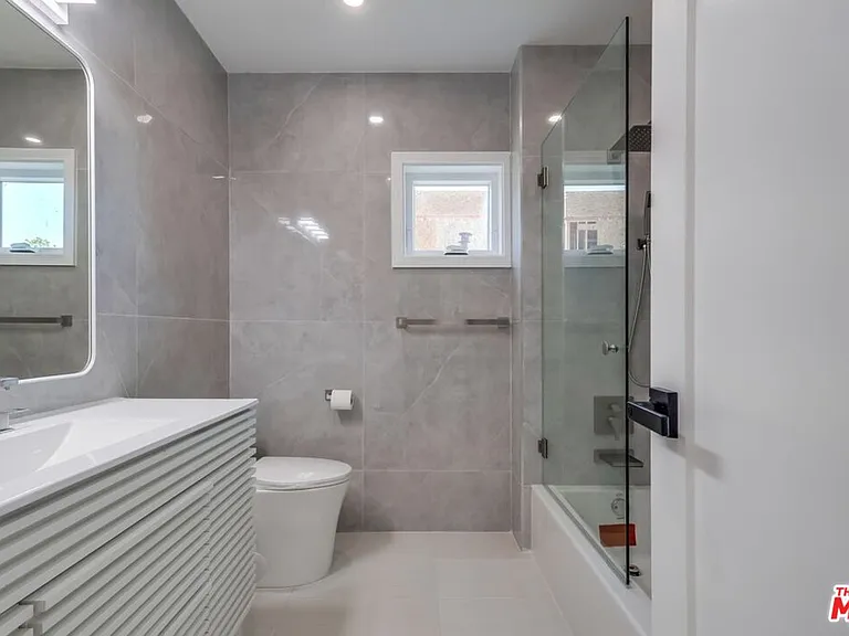 1318 S Longwood Ave — Photo 29