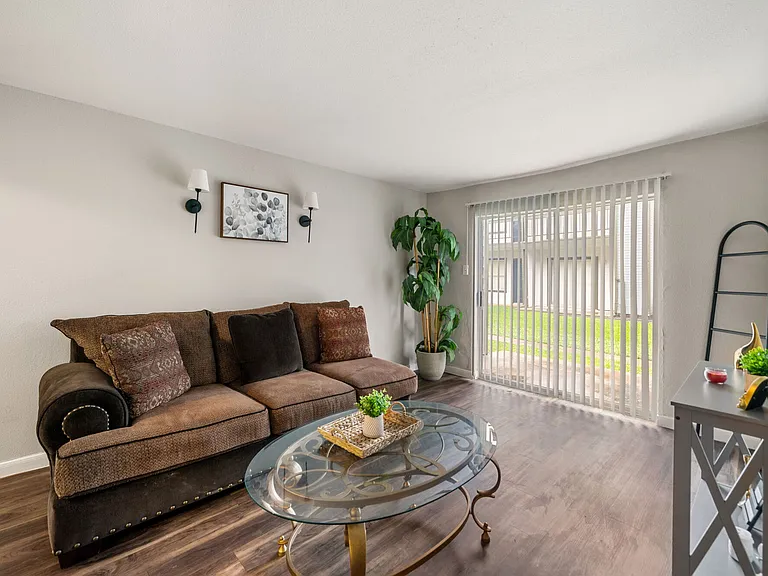 Aven East — Photo 1