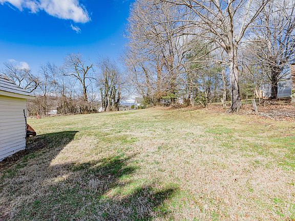 5th image of 228 Catalpa Pl
