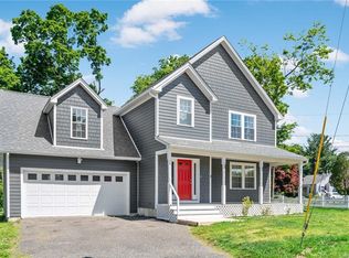 2 Lakeview Pl, Middlefield, CT 06455