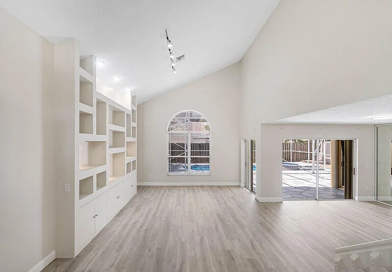 10425 Buena Ventura Dr — Photo 17