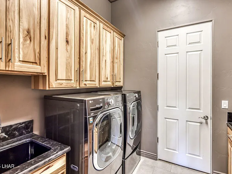 2520 Demaret Dr — Photo 33