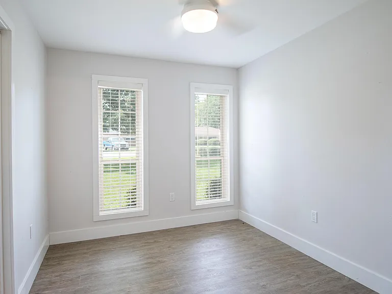 2417 Collins Blvd — Photo 11
