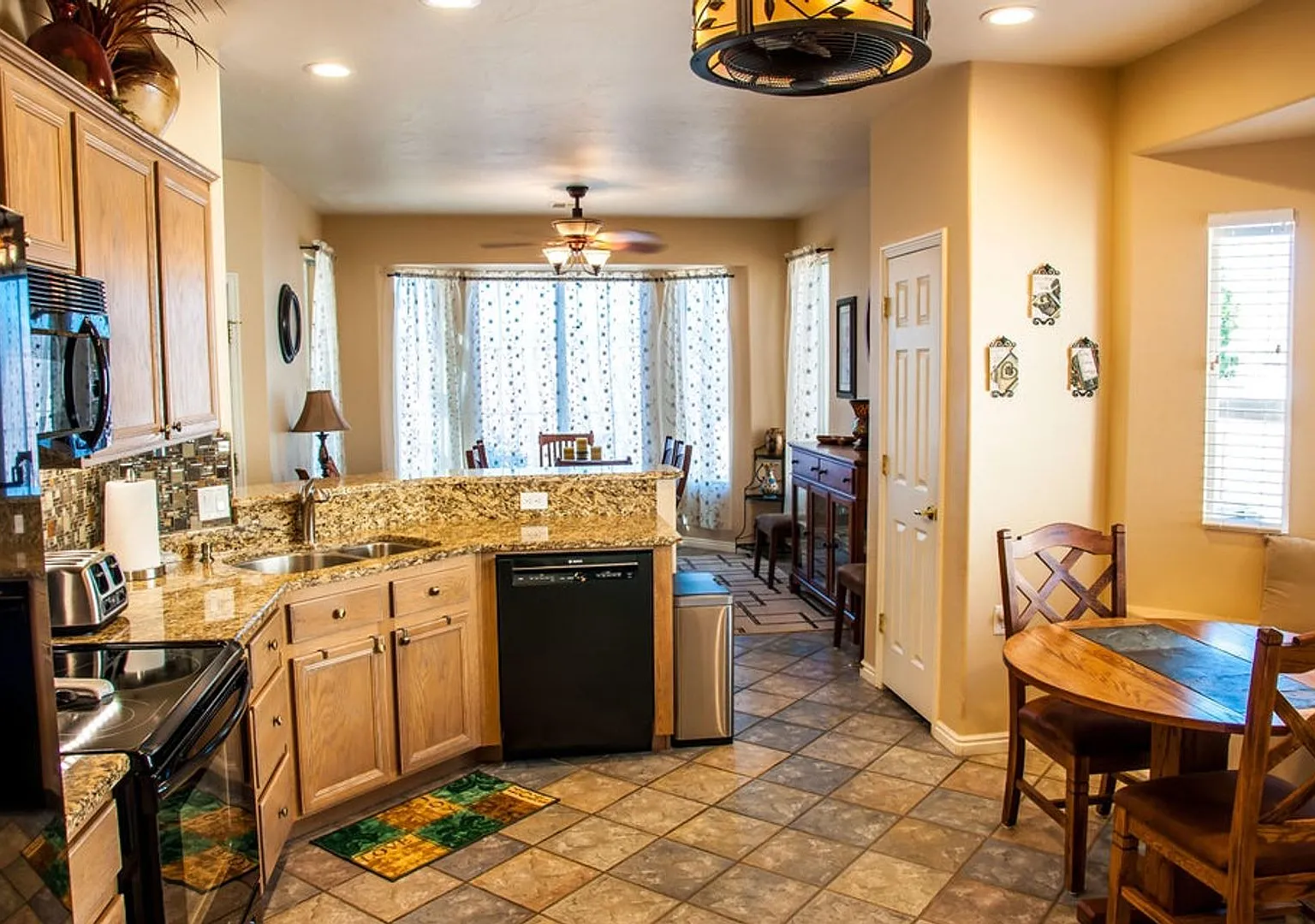 Spacious Two Bedroom home in Sunriver- Lots of Amenities! — Photo 3