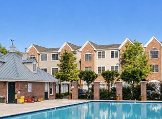 436 Albany Ct, West New York, NJ 07093
