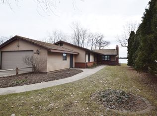 1807 Butte Des Morts Beach Rd, Neenah, WI 54956