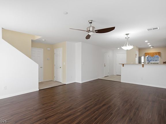 3rd image of 1172 Gecko Rd