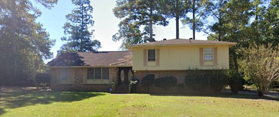 2nd image of 803 Camelot Ct