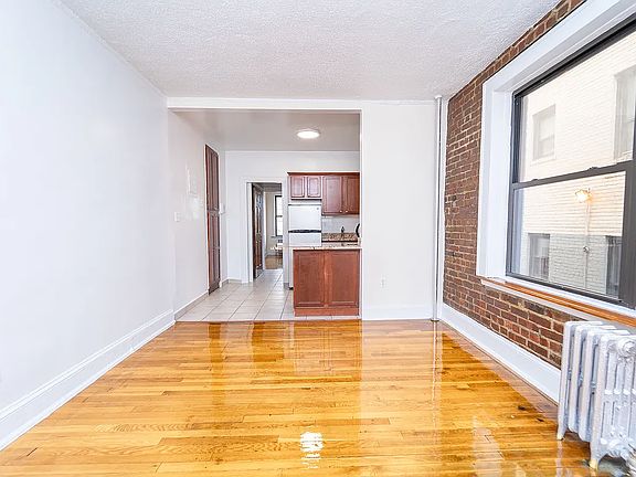 5th image of 21-24 Crescent St APT B6