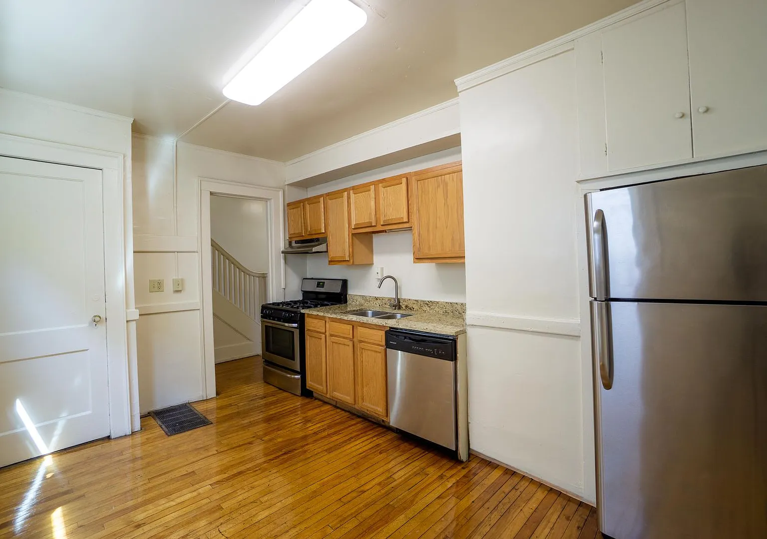 815 Maryland Ave - Available 6/1/27 - Beautiful Single Family House — Photo 2