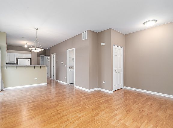 3rd image of 1407 Dahlgren Ln #1407