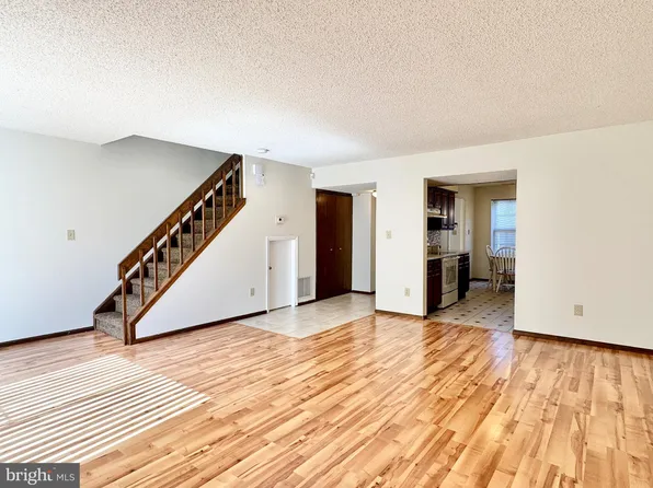 30 E 4th St, Burlington, NJ 08016