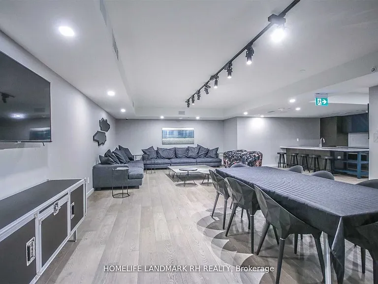 28 Wellesley St E #2204 — Photo 20