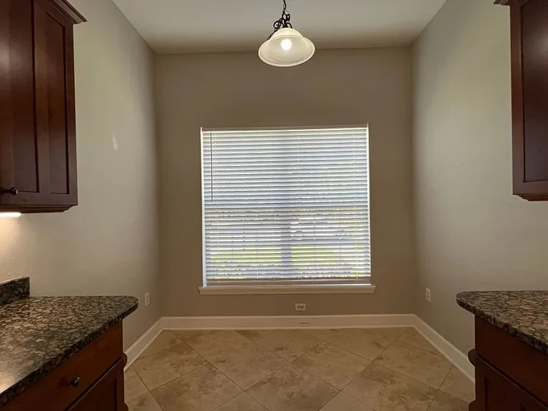 332 E Kaley St — Photo 9