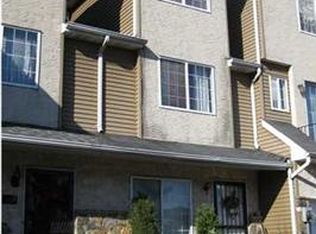 60 Long Pond Ln, Staten Island, NY 10304