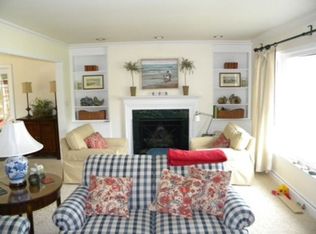 2309 Dewes St, Glenview, IL 60025