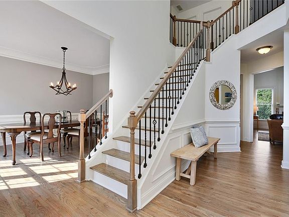 3rd image of 3115 Westridge Dr
