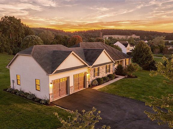 2nd image of 120 Cider Mill Rd
