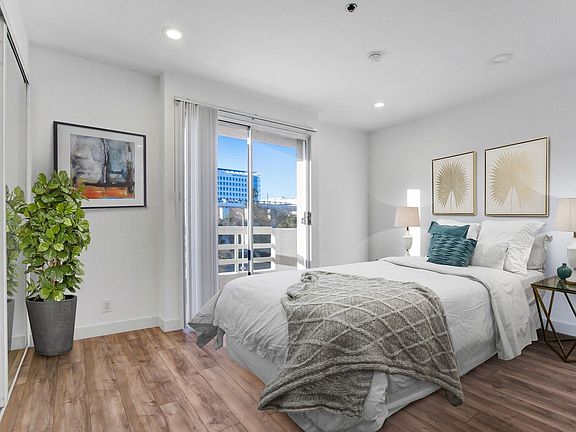 5th image of 8614 Burton Way APT 204