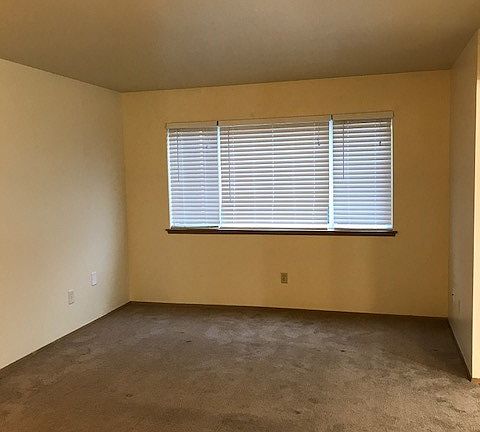 2nd image of 1001 37th St SE Unit 1