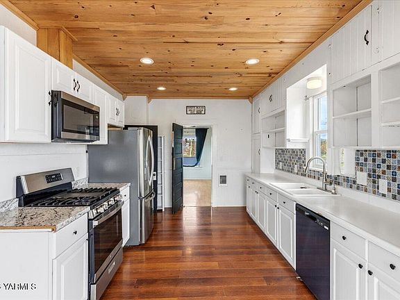 4th image of 740 Mapleway Rd