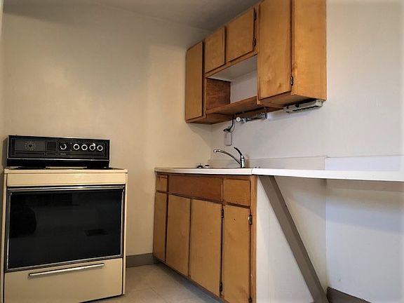 5th image of 2244 Pine Ave APT 3