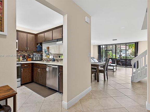 2nd image of 4588 Carambola Cir S #27219