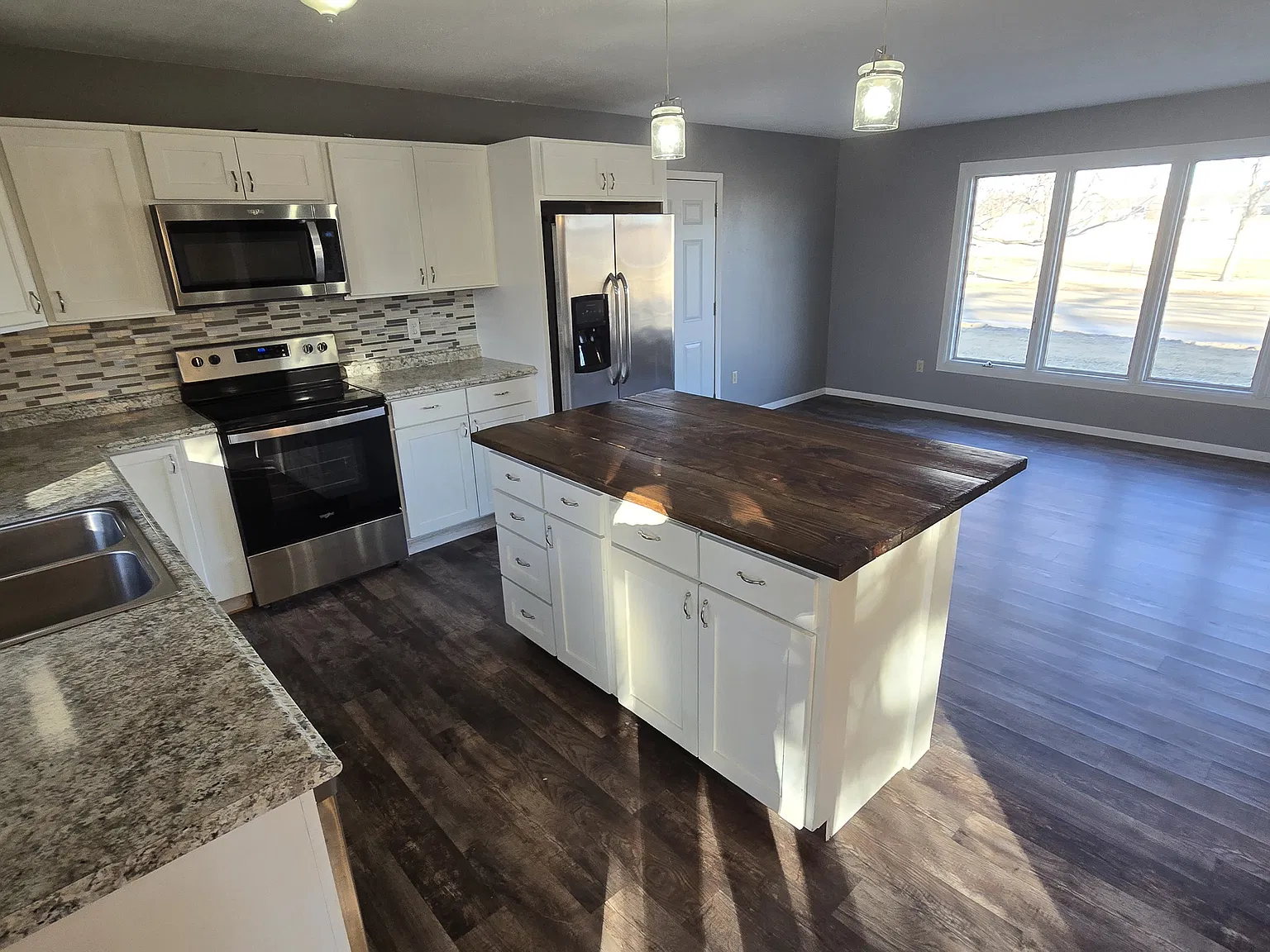 5 bed, 2260 sqft, $2,100 — Photo 4