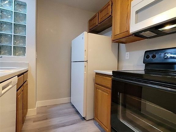 4th image of 1381 E University Ave APT 108