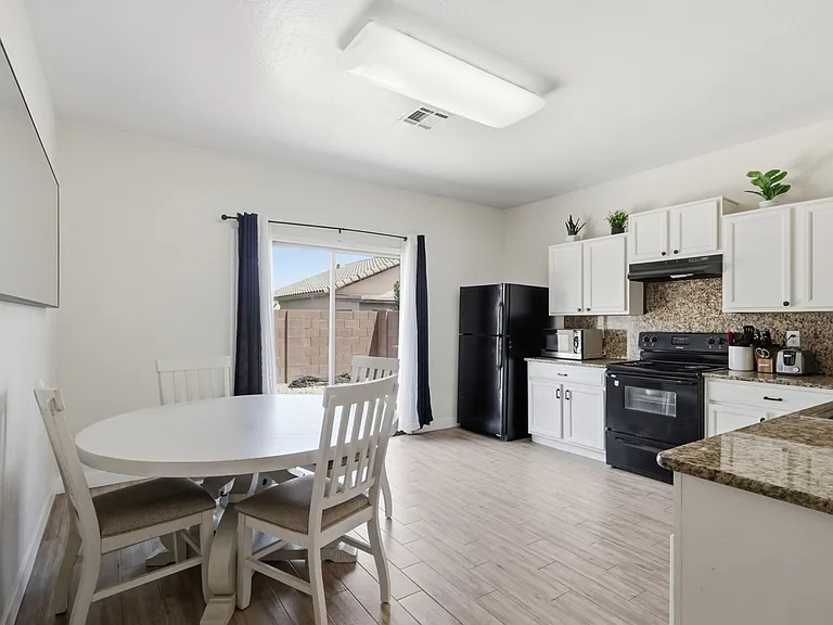 1008 W Saint Charles Ave — Photo 15