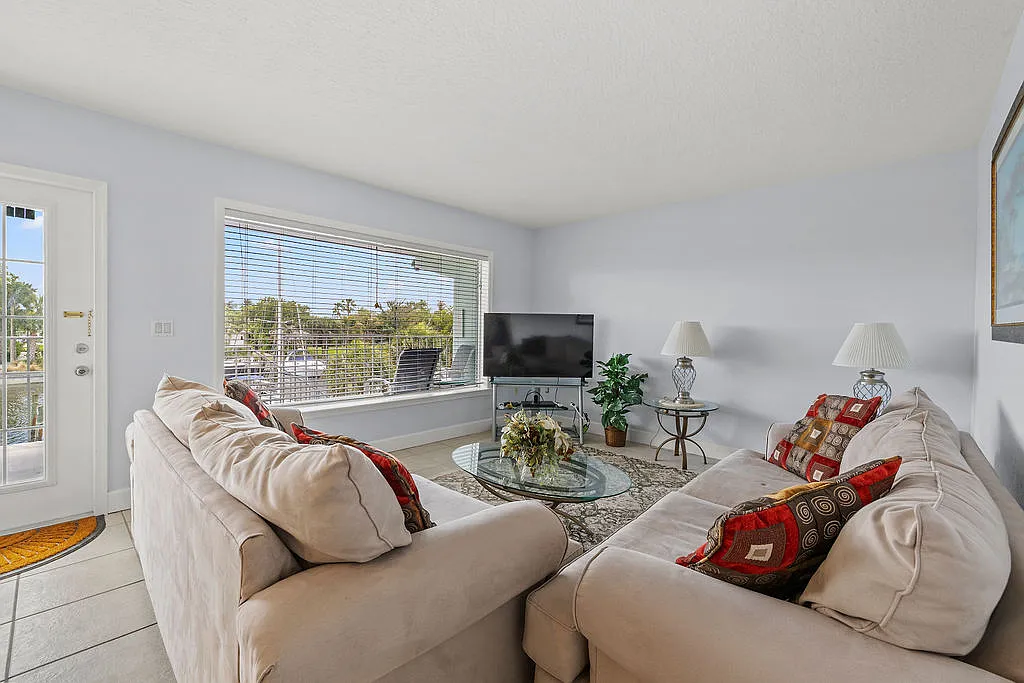 2 bed, 1000 sqft, $2,500 — Photo 4