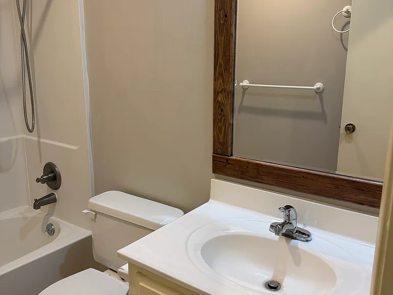 406 NE Independence Ave #A — Photo 16