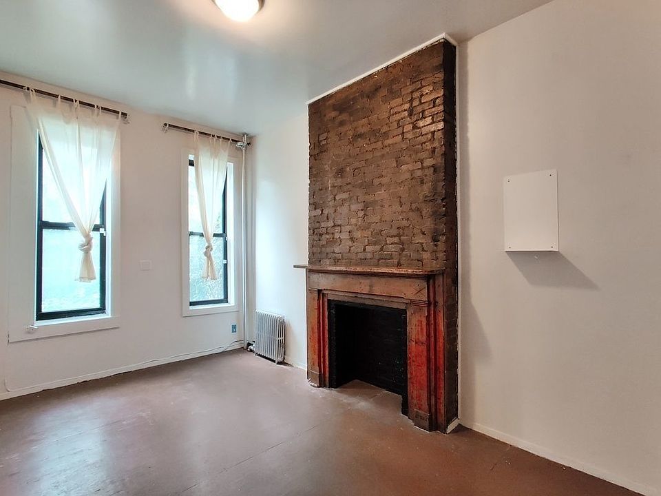 2nd image of 344 E 9th St APT 3A